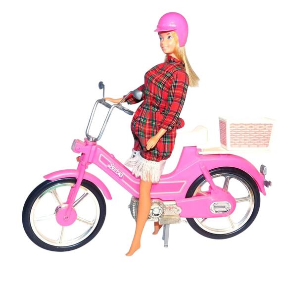 1983 Mattel's Barbie Motor Bike W/Basket, Helmet & Instructions - Picture 2 of 13